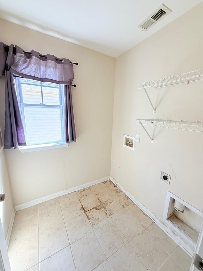 Building Photo - 915 Oglethorpe Dr