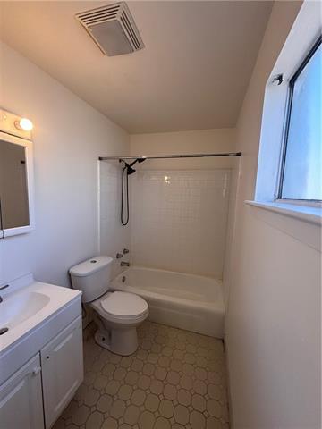 Building Photo - 3507 Royal St