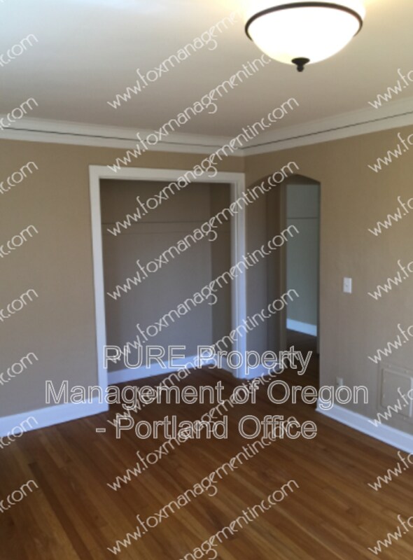 Building Photo - 709 SW 16th Ave