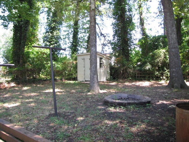 Building Photo - 307 W Delafield Ave