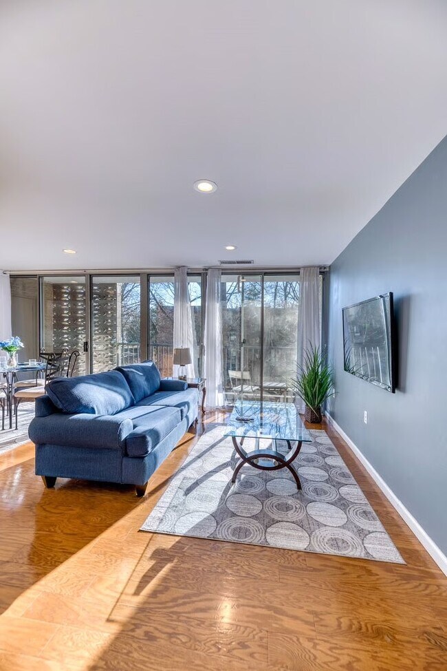 Building Photo - 4420 Briarwood Ct N
