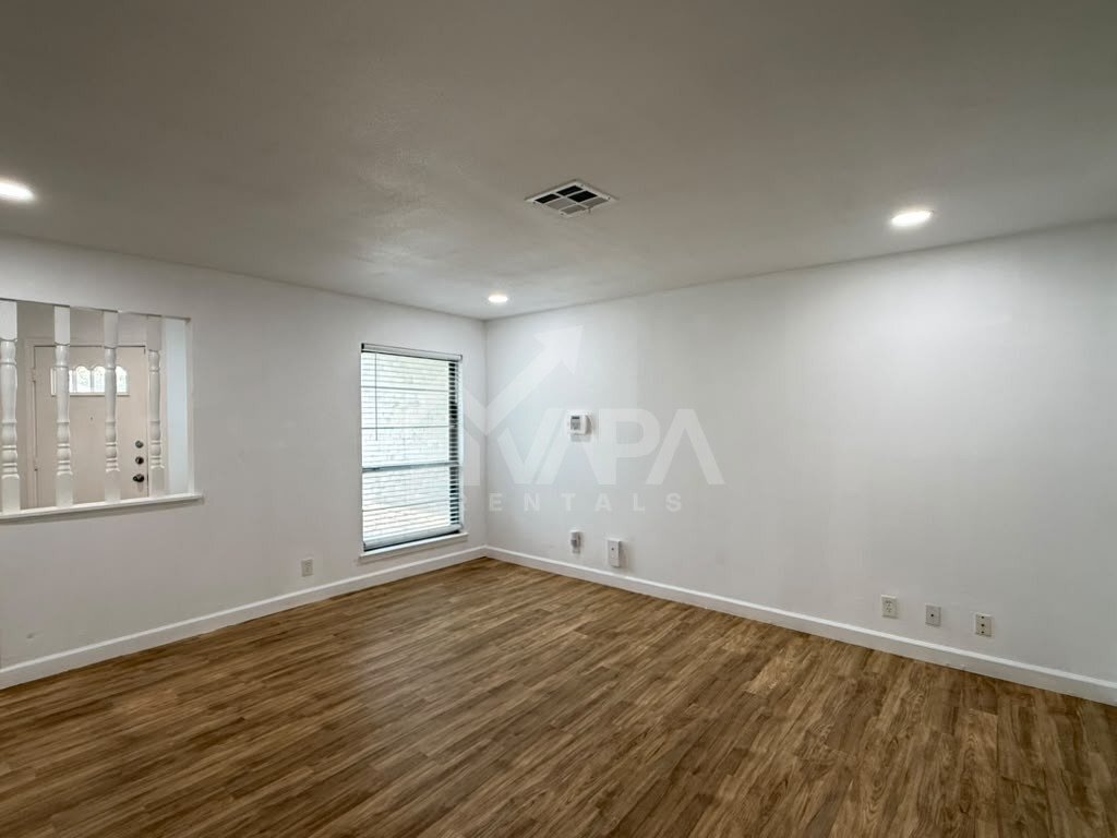 Building Photo - 6707 Cypress Lake Dr