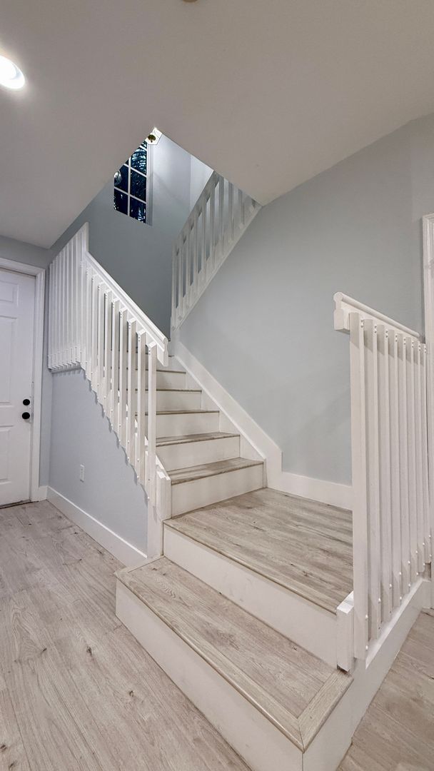 Building Photo - Spacious 3/3 Townhouse with Lake View – Sa...