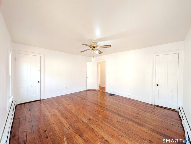 Building Photo - 102 Elm St