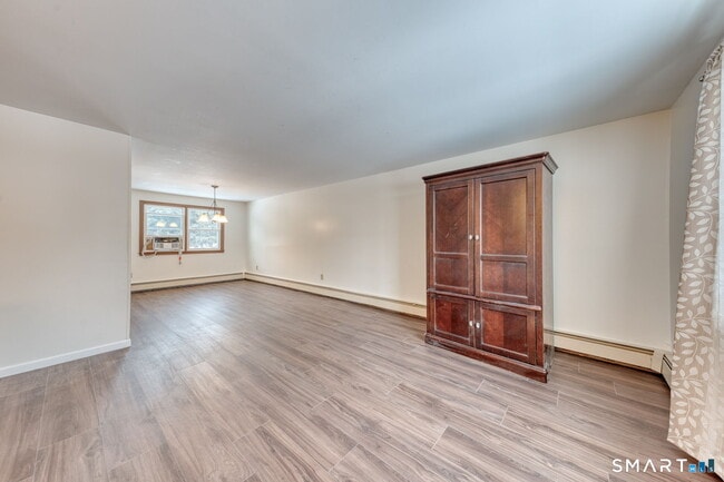 Building Photo - 5 Cutler Ln