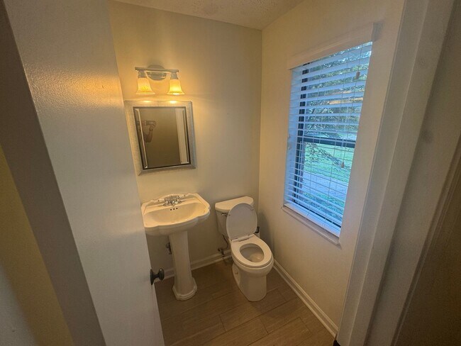 Building Photo - 625 Shadywood Ln