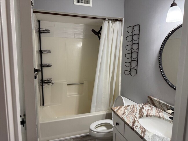 Building Photo - Beautiful 2 bedroom 2 bath unfurnished Townhome - Olde Point Golf Course - Hampstead