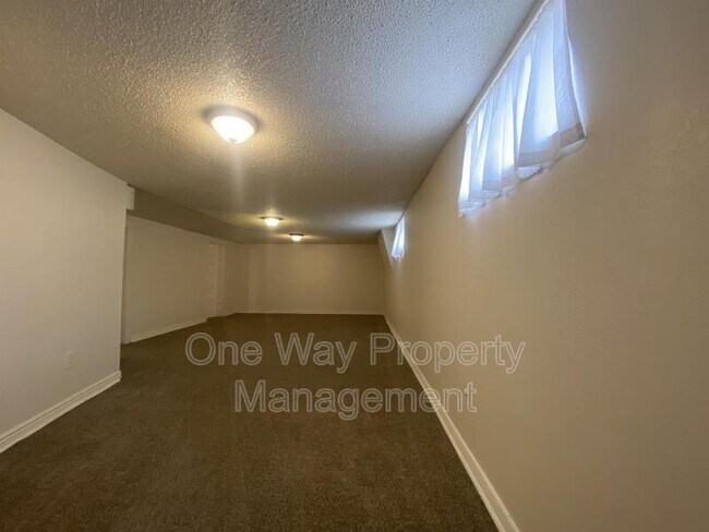 Building Photo - 1700 13th Ave