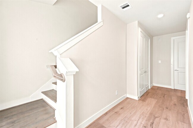 Building Photo - 2974 Alice St