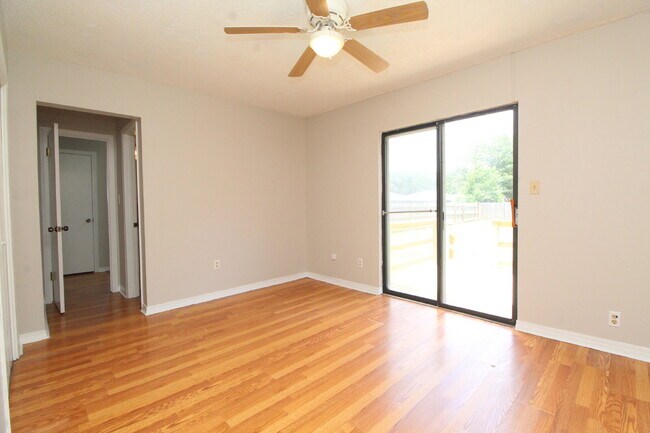 Building Photo - Spacious Bellview 2BR/1.5BA Duplex with Large New Front Deck, Fenced Backyard & Covered 2-Car Car...