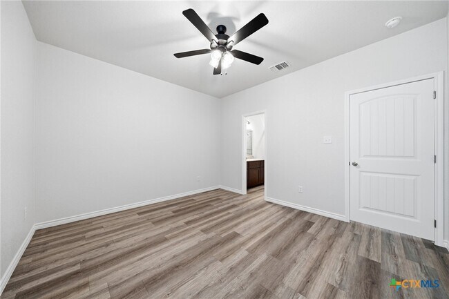 Building Photo - 126 Leon Ln