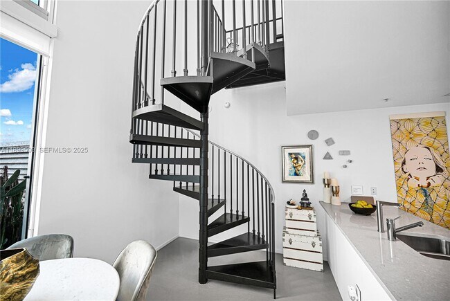 Building Photo - 300 S Biscayne Blvd