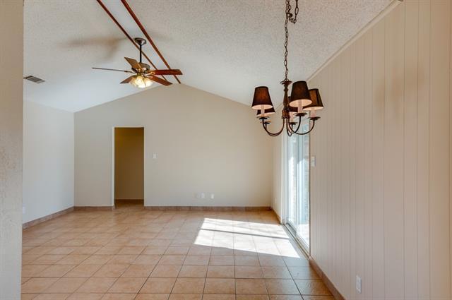 Building Photo - 611 Johns Dr