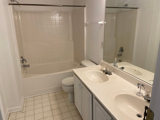 Building Photo - 228 Braelock Dr