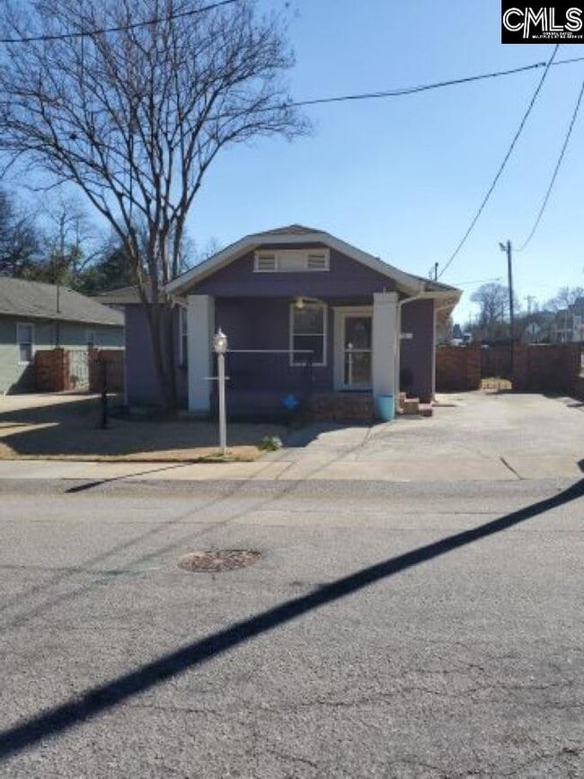 Building Photo - 700 Chester St