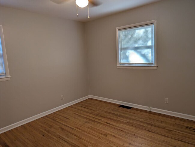 Building Photo - Cozy Ranch Style home located in the Matthews Park community.