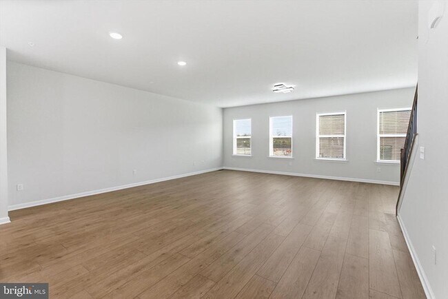 Building Photo - 4 Barton Ave