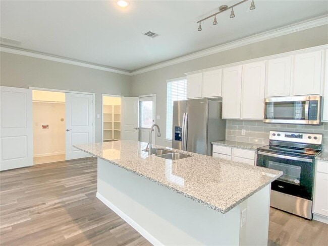 Building Photo - 9828 North Lakeview Mist Ct