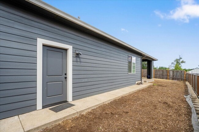 Building Photo - 3Bed/2 Bathroom Beautiful New Construction...