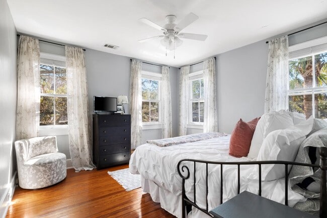 Building Photo - 56 Gadsden St