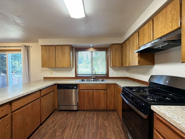 Building Photo - 5505 SW 149th Ave
