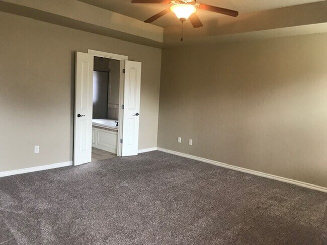 Building Photo - 3 Bed + Office - Edmond North - Spacious Home