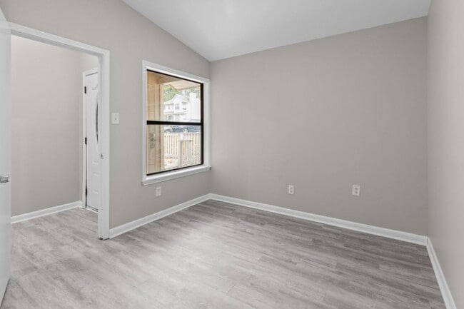 Building Photo - 1042 Mainstreet Lake Dr