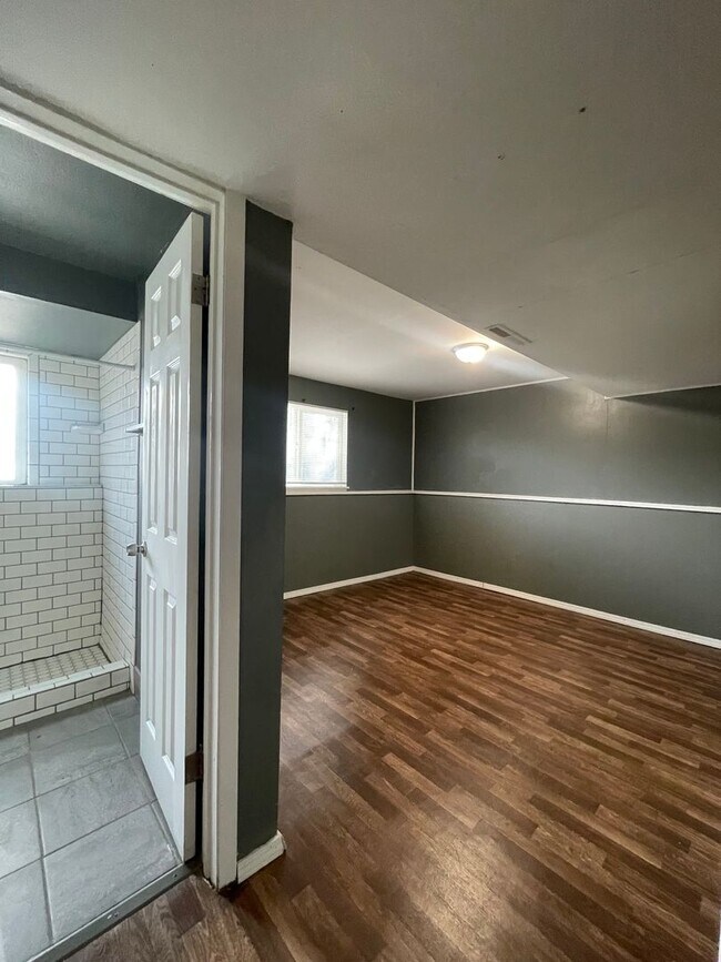 Building Photo - 4 bed 2 bath Home Perfectly Located