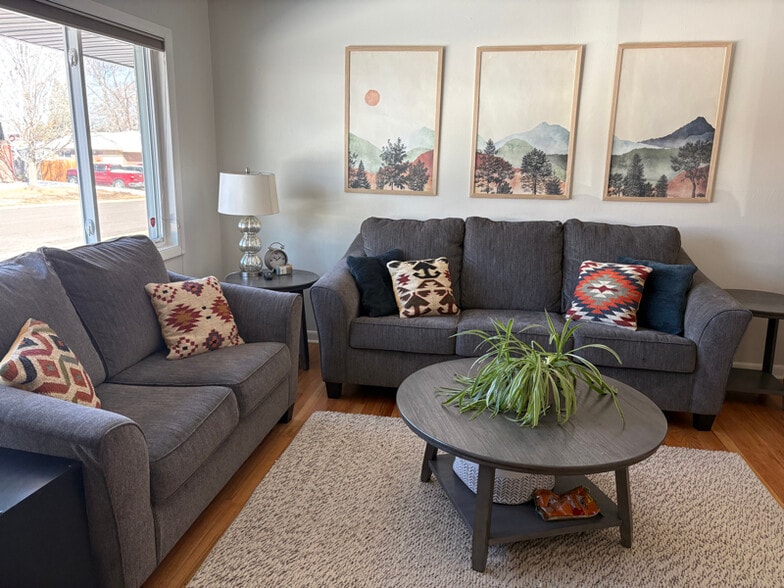 Building Photo - 3378 W Saratoga Ave