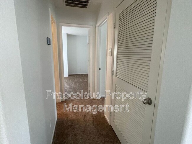 Building Photo - 1459 Claude Ln