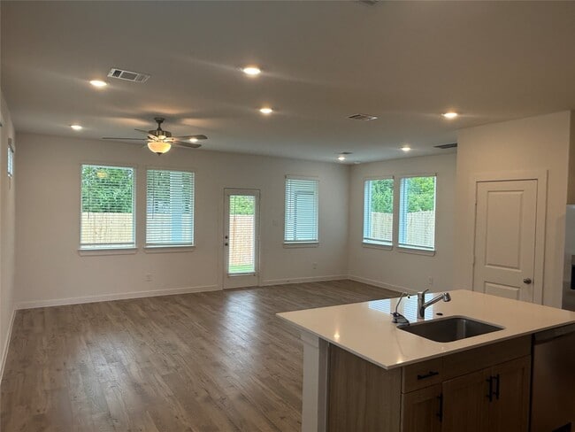 Building Photo - 2034 Olivos St