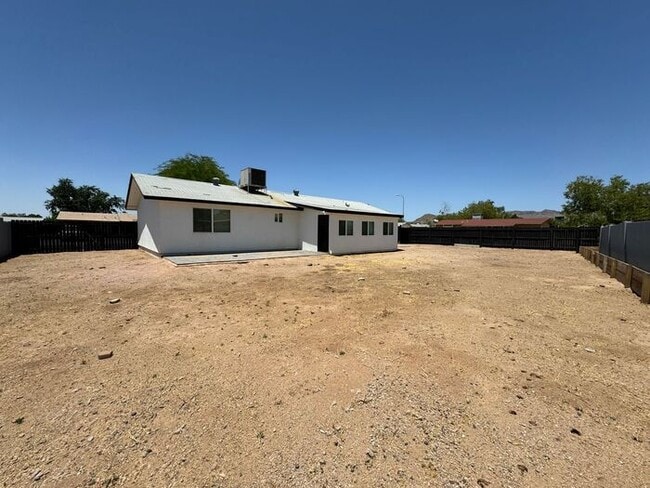 Building Photo - Apply Here: https://realty480pm.appfolio.c...
