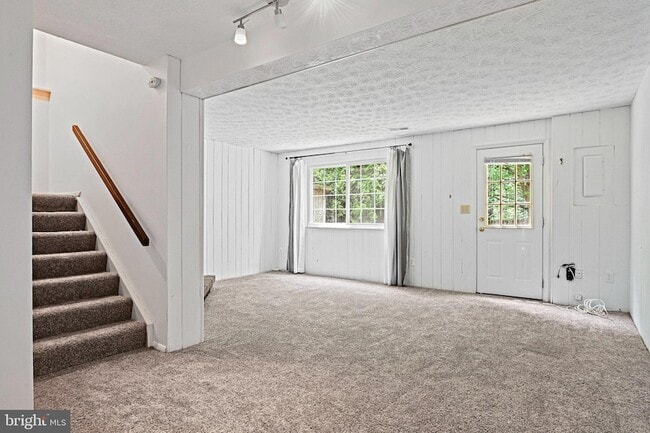 Building Photo - 1646 Barnstead Dr