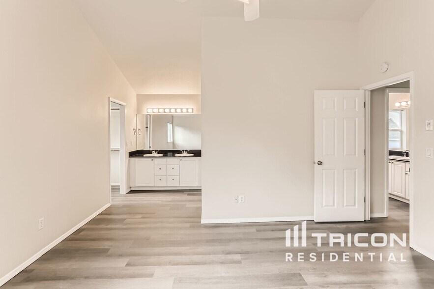 Building Photo - 16019 SW Hawk Ct