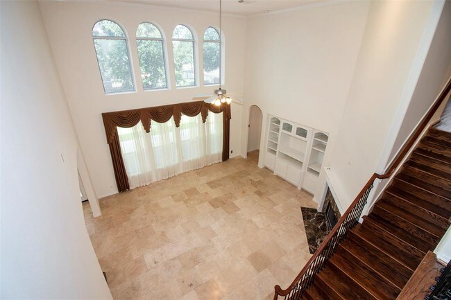 Building Photo - 2218 Longspur Ln