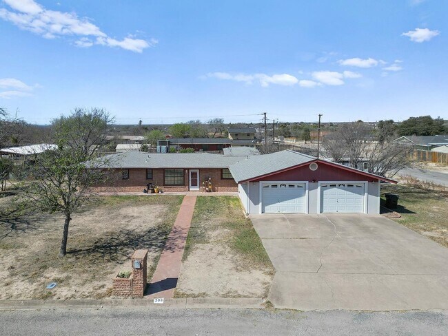 Building Photo - 208 N Broadview St