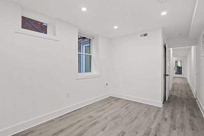 Building Photo - 1814 Ingleside Terrace NW