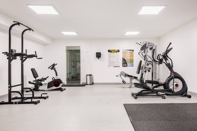 Building Photo - 960 Larrabee St