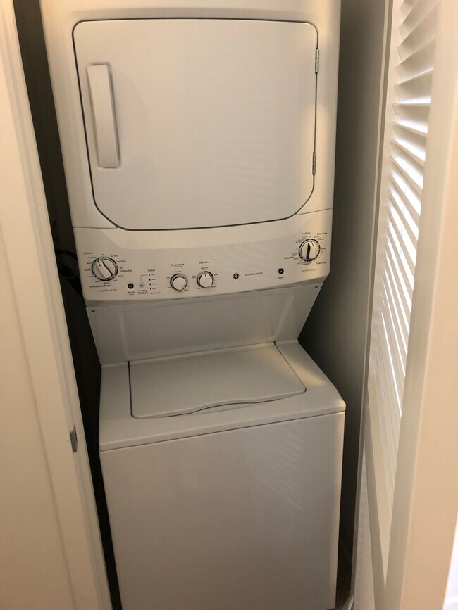 Building Photo - 115 S Sangamon St