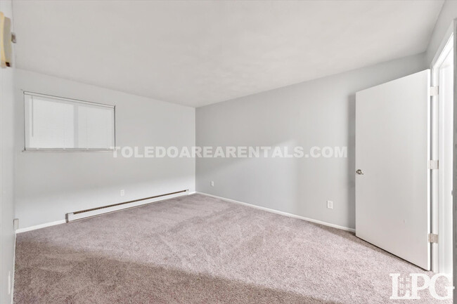 Building Photo - 6020 Secor Rd