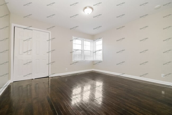 Building Photo - 3357 S Sterling Ave