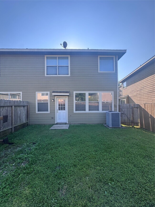 Building Photo - 6213 Stoney Creek Dr