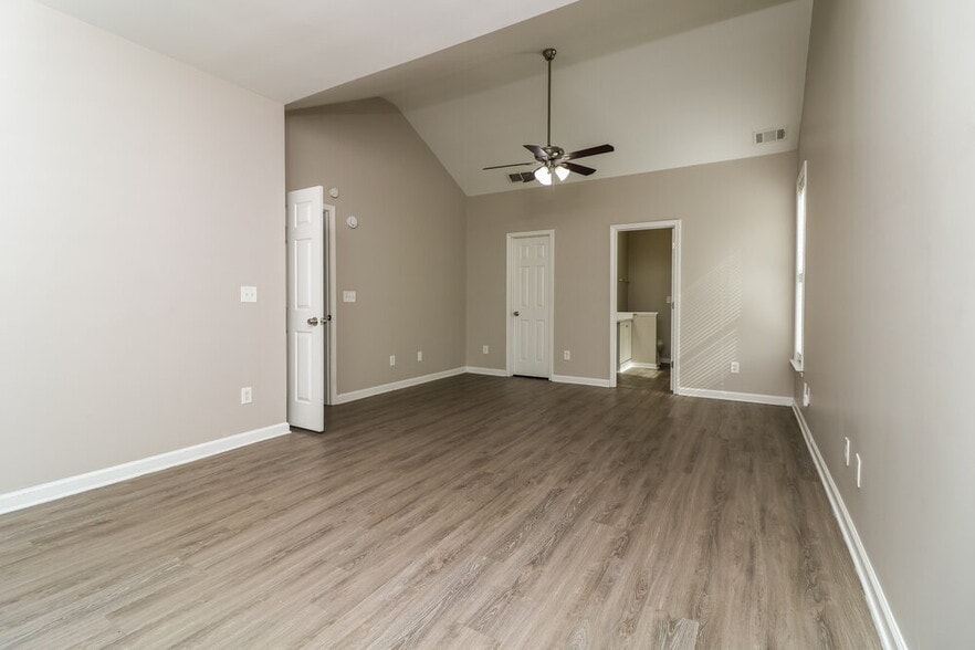 Building Photo - 2839 Stonewall Ln SW