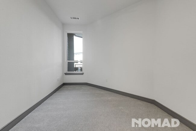 Building Photo - 1 Bedroom Condo in Carrollton