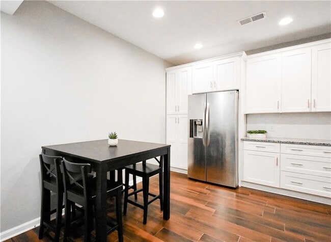 Building Photo - 3115 Park Chase