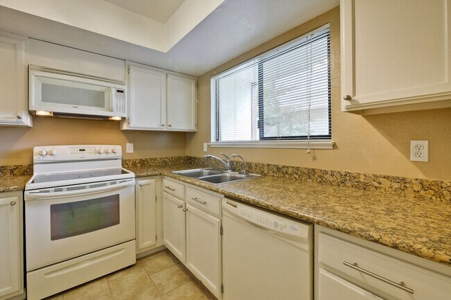 Building Photo - Popular Woodside Commons at Its Finest.