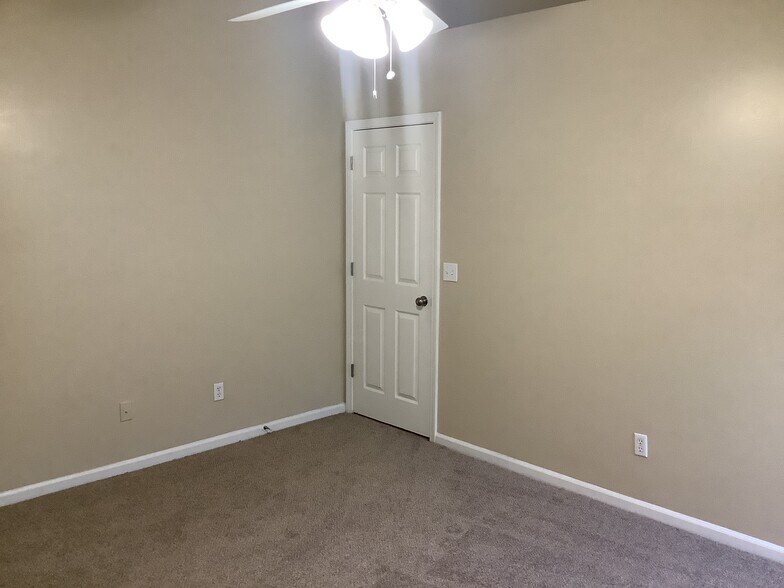 Building Photo - 2377 Companion Cir E