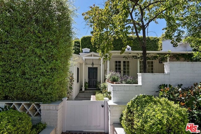 Building Photo - 111 S Glenroy Ave