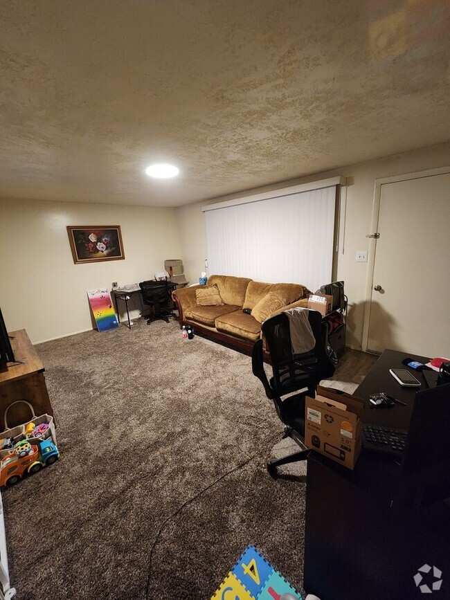 Building Photo - SINGLE FAMILY HOUSING - 2 bed/1 bath in Orem