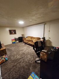 Building Photo - SINGLE FAMILY HOUSING -  2 bed/1 bath in Orem